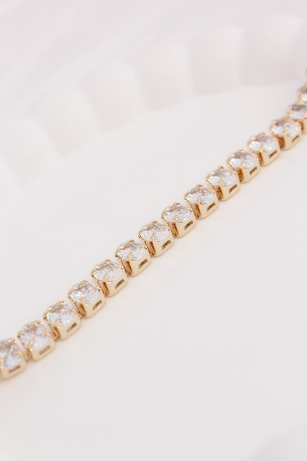 A Timeless Beauty Bracelet With Gold Colour Stones (BR026-GO)