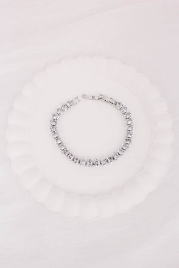 A Timeless Beauty Bracelet With Silver Colour Stones (BR026-S)