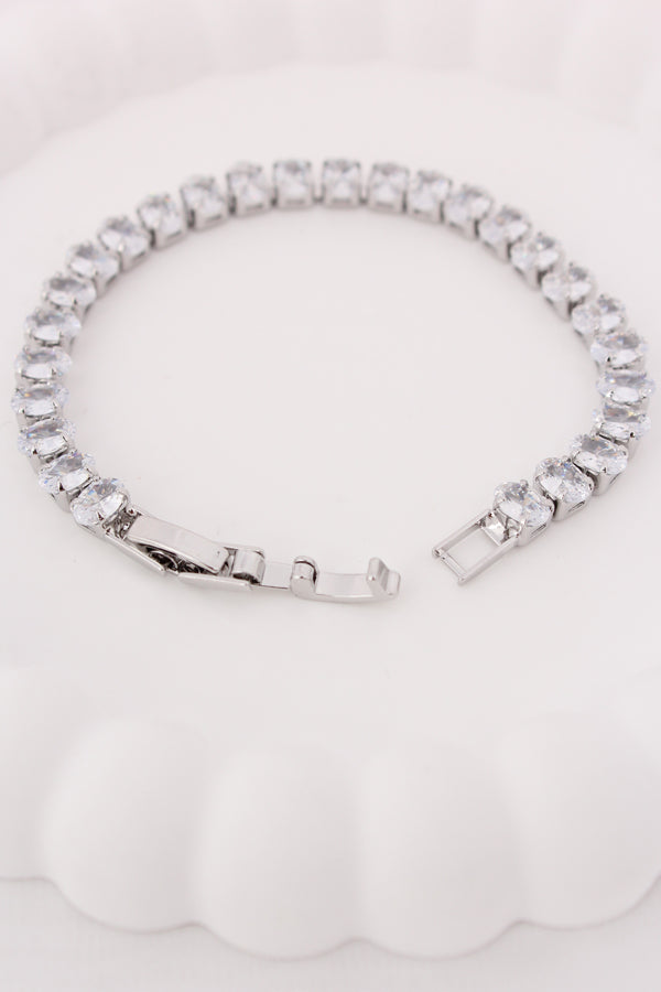 A Timeless Beauty Bracelet With Silver Colour Stones (BR026-S)