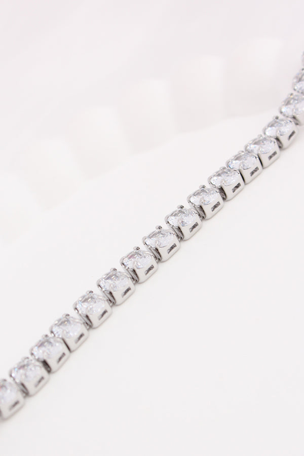 A Timeless Beauty Bracelet With Silver Colour Stones (BR026-S)