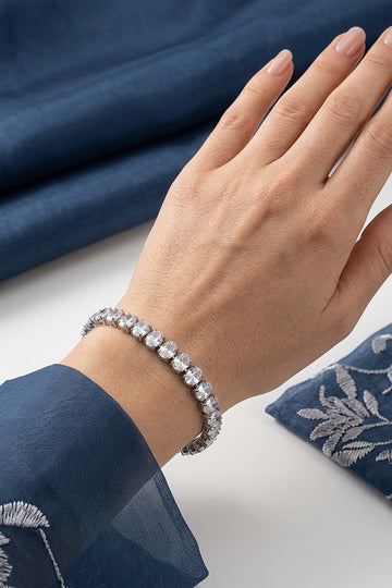 A Timeless Beauty Bracelet With Silver Colour Stones (BR026-S)