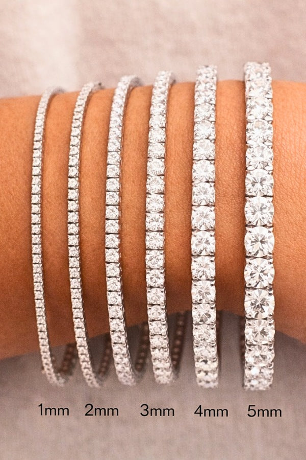 Narrow And Sleek Elegant Tennis Bracelet With Stones In Gold Polish (BR029-G)