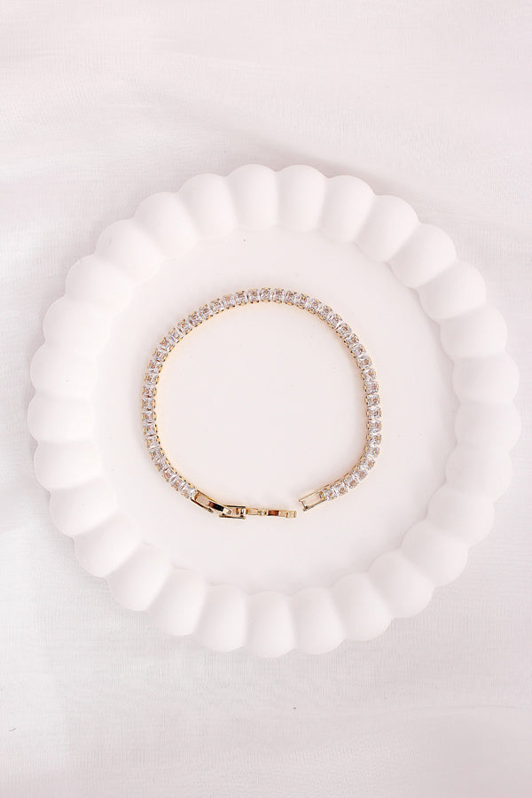 An Elegant Beauty Tennis Bracelet Filled With Stones In Gold Polish (BR027-G)