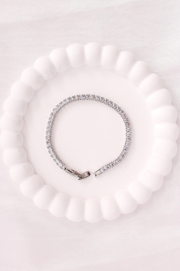 An Elegant Beauty Tennis Bracelet Filled With Stones In Silver Polish (BR027-S)