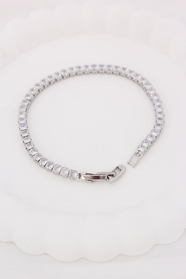 An Elegant Beauty Tennis Bracelet Filled With Stones In Silver Polish (BR027-S)