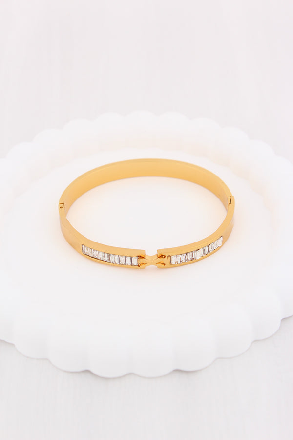 Gold Bangle With Stainless Steel And Center Design (ESBA041)