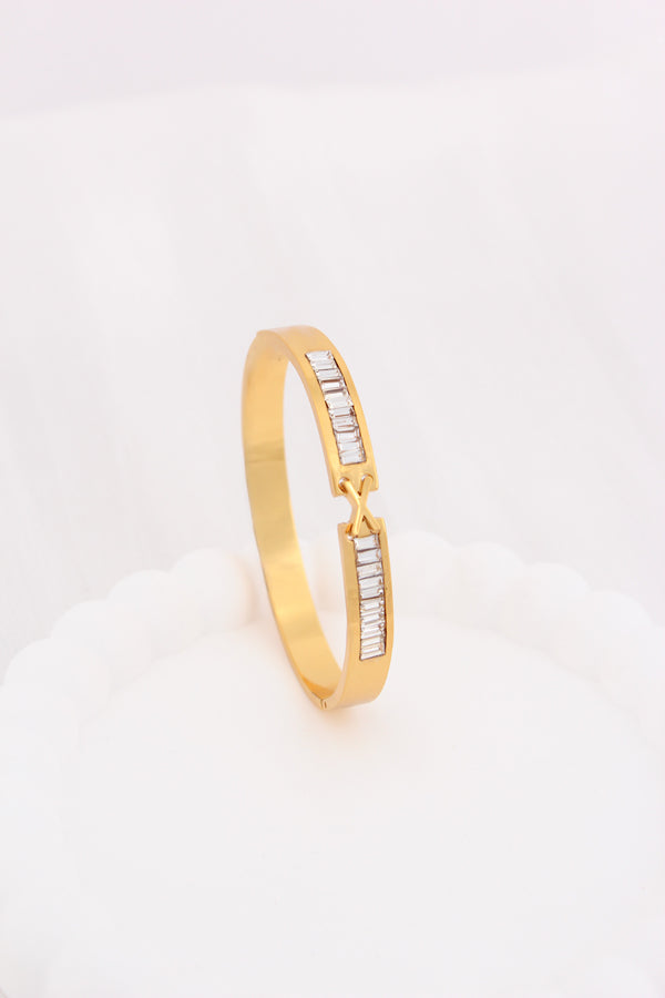 Gold Bangle With Stainless Steel And Center Design (ESBA041)