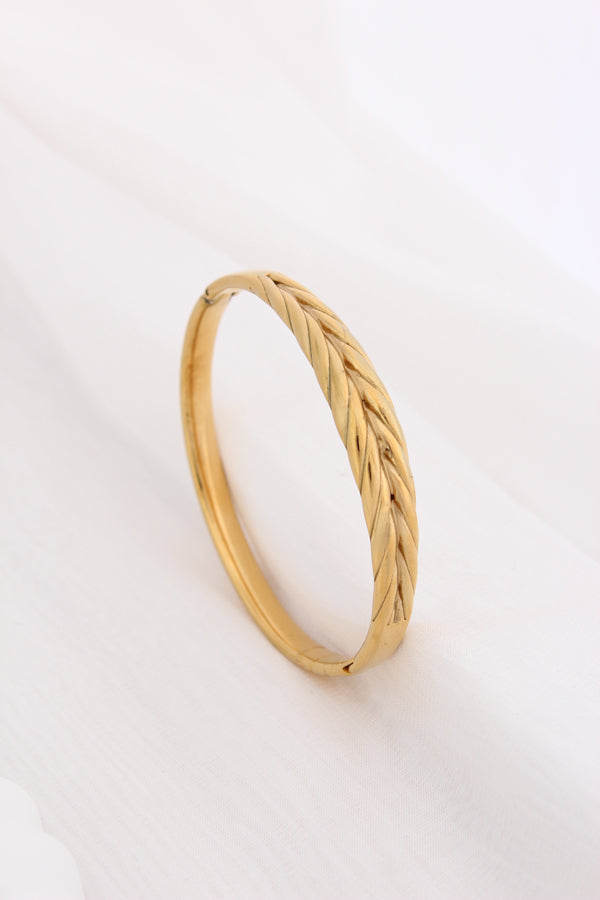 Anti Tarnish Gold Bangle With Braid Design (BA029)