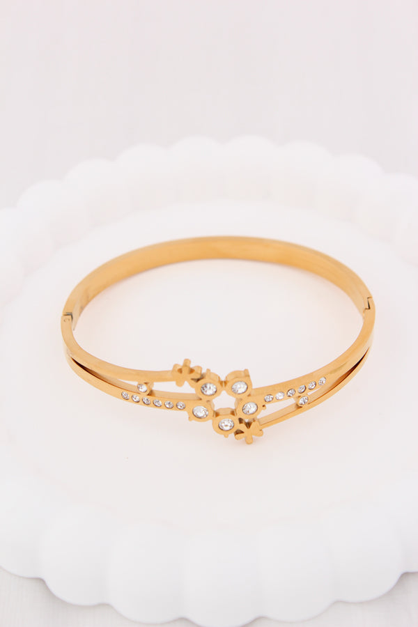 Simple Gold Bangle With Center Design In Anti Tarnish (ESBA042)