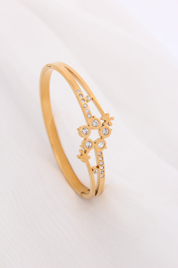 Simple Gold Bangle With Center Design In Anti Tarnish (ESBA042)