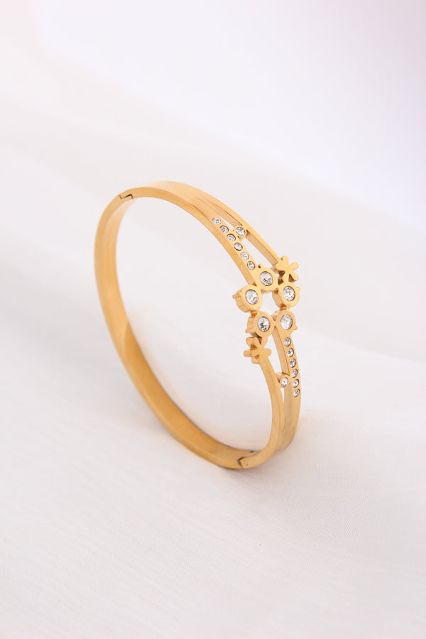 Simple Gold Bangle With Center Design In Anti Tarnish (ESBA042)