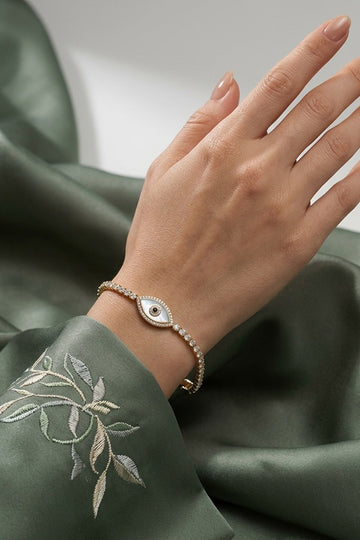 Bracelet In Gold Polish With Evil Eye Pendant Attached (BR023-G)