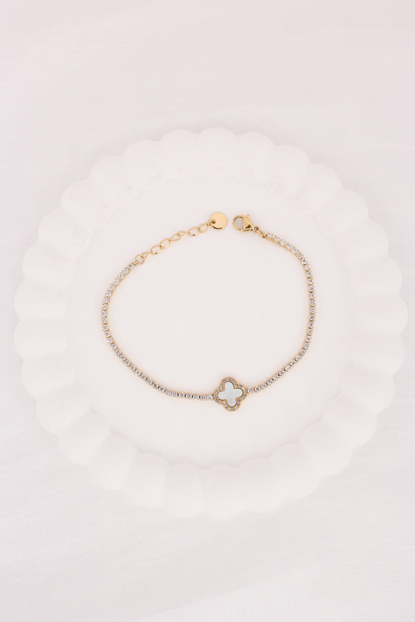 Bracelet In Simple Beauty With Clover Pendant Attached In Gold Colour (BR012-G)