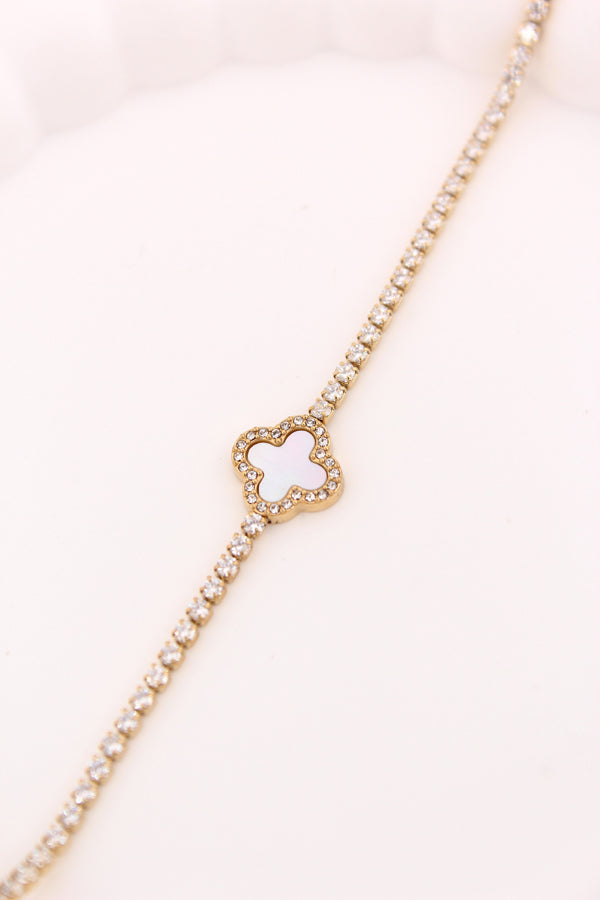 Bracelet In Simple Beauty With Clover Pendant Attached In Gold Colour (BR012-G)