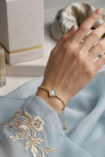 Bracelet In Simple Beauty With Clover Pendant Attached In Gold Colour (BR012-G)