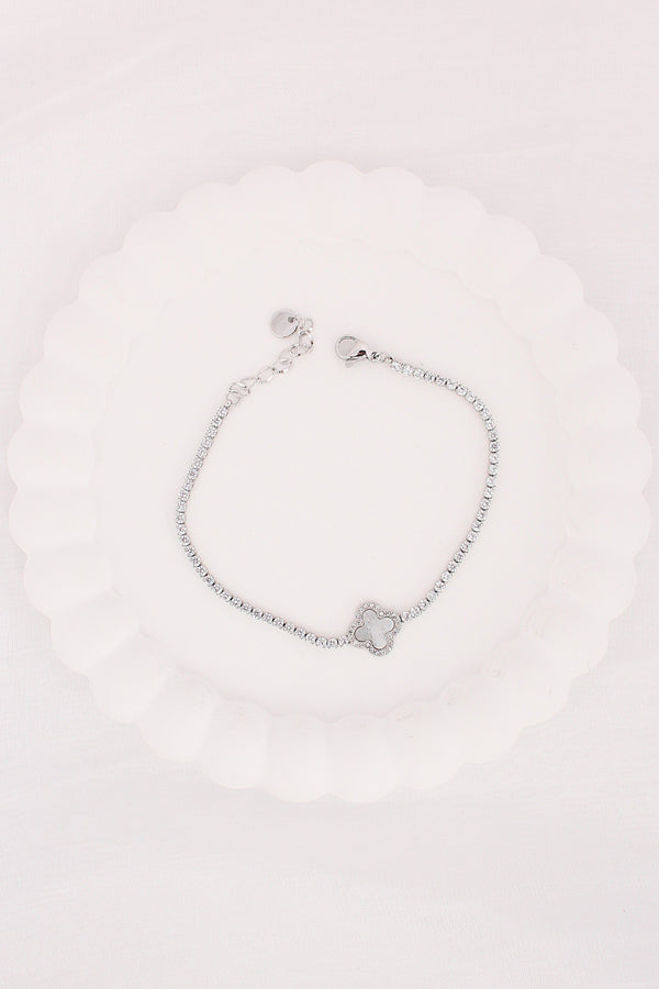 Bracelet In Simple Beauty With Clover Pendant Attached In Silver Colour (BR012-S)