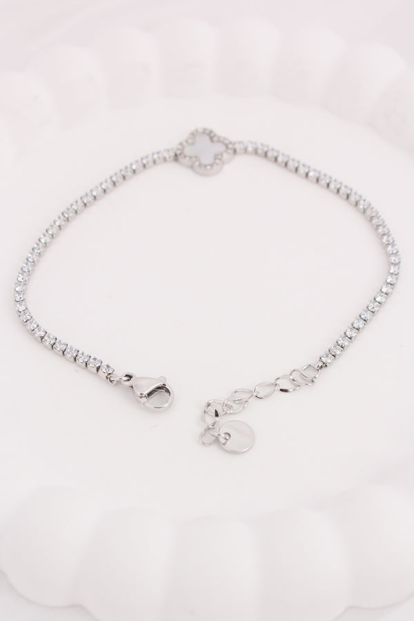 Bracelet In Simple Beauty With Clover Pendant Attached In Silver Colour (BR012-S)