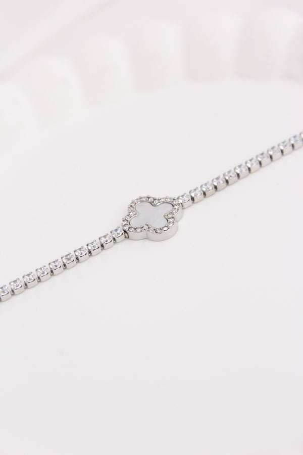 Bracelet In Simple Beauty With Clover Pendant Attached In Silver Colour (BR012-S)