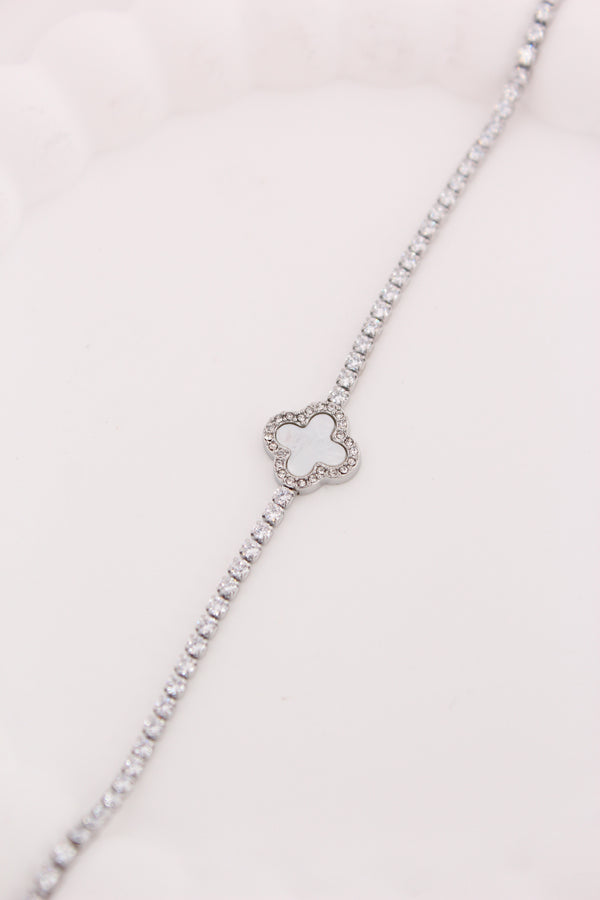 Bracelet In Simple Beauty With Clover Pendant Attached In Silver Colour (BR012-S)