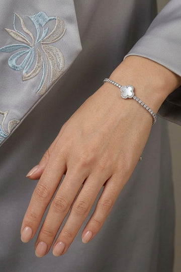 Bracelet In Simple Beauty With Clover Pendant Attached In Silver Colour (BR012-S)