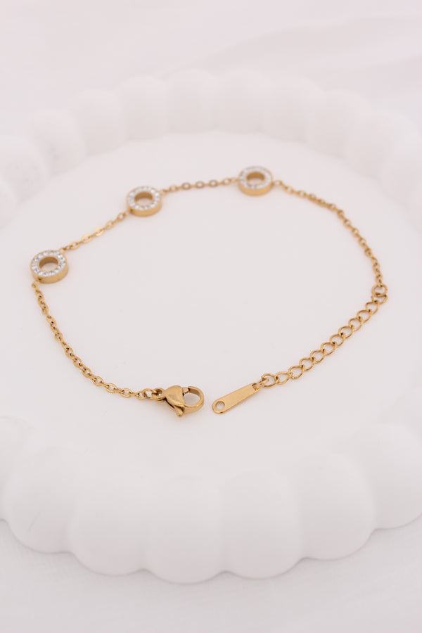 Elegant Chain Cable In Gold Polish With Pendants Attached (BR006)