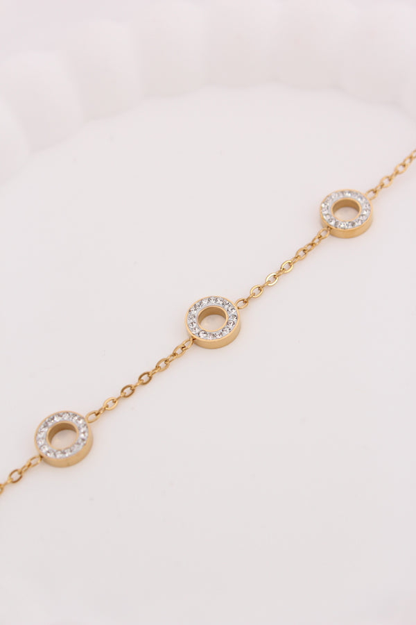 Elegant Chain Cable In Gold Polish With Pendants Attached (BR006)