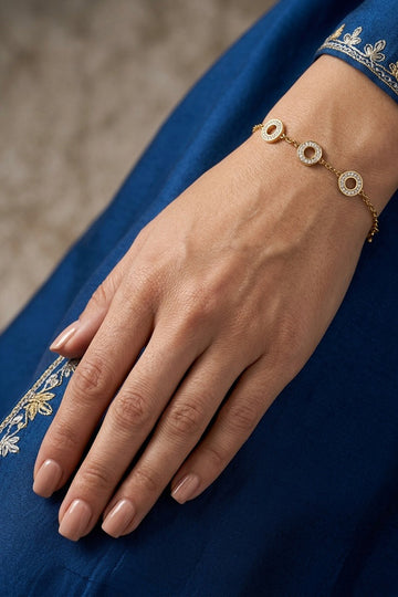 Elegant Chain Cable In Gold Polish With Pendants Attached (BR006)