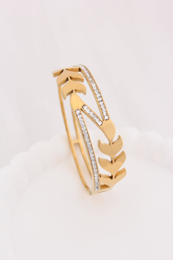 Center Lock Design Gold Bangle In Stainless Steel (ESBA046)