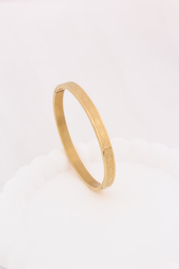 Wide Gold Bangle With Center Heart Anti Tarnish (ESBA047)