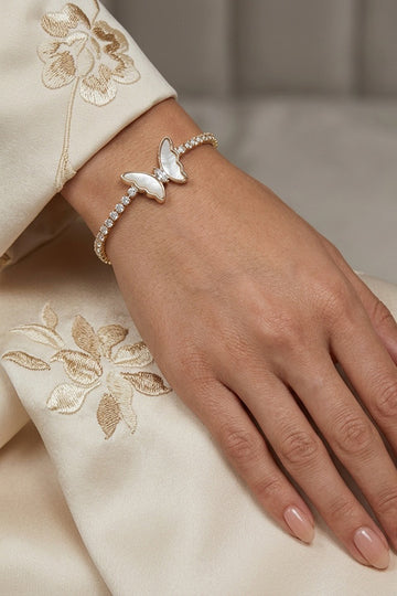 Narrow And Elegant Bracelet In Gold Polish With Attached Butterfly (BR015-G)