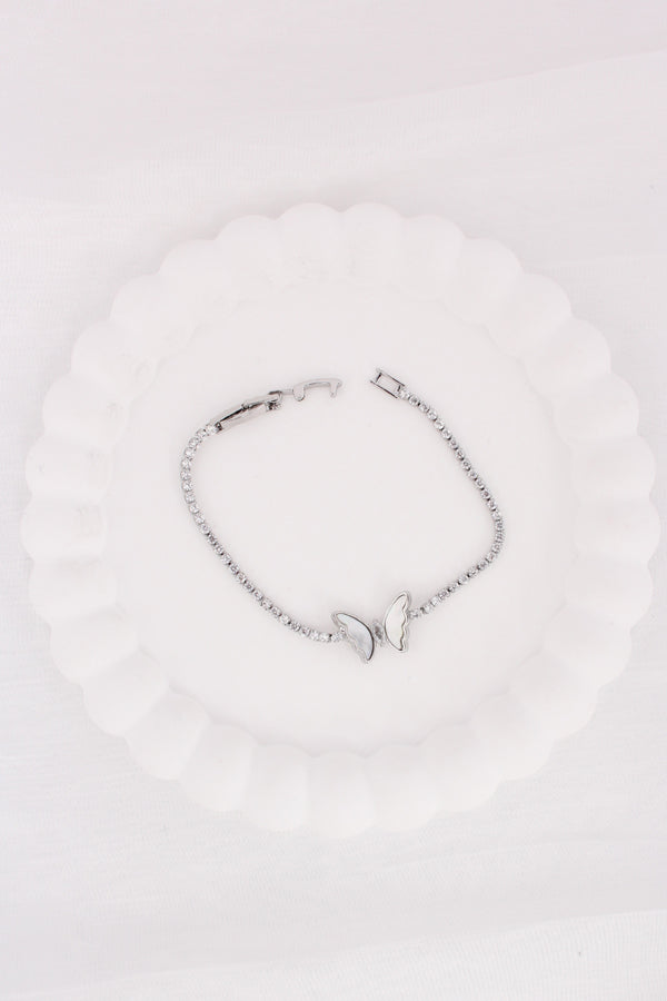 Narrow And Elegant Bracelet In Silver Polish With Attached Butterfly (BR015-S)