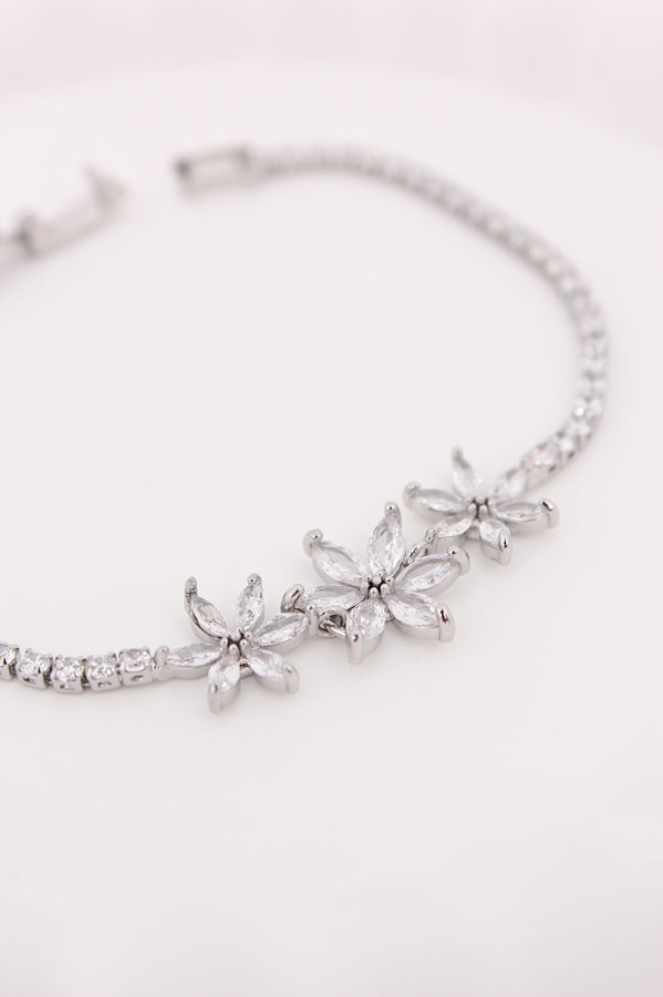 Narrow But Elegant Gold Polish Bracelet With Triple Flower Design (BR025-G)