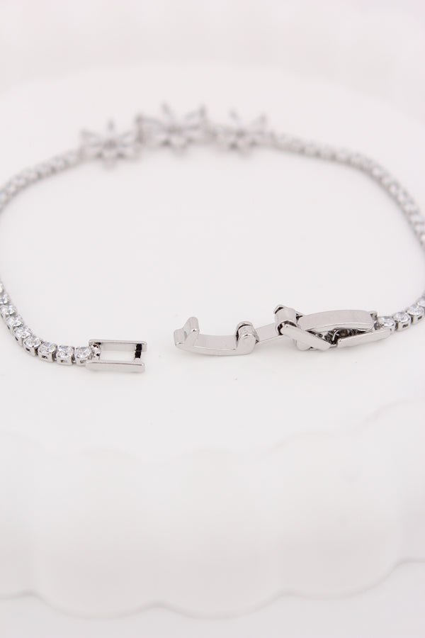 Narrow But Elegant Silver Polish Bracelet With Triple Flower Design (BR025-S)