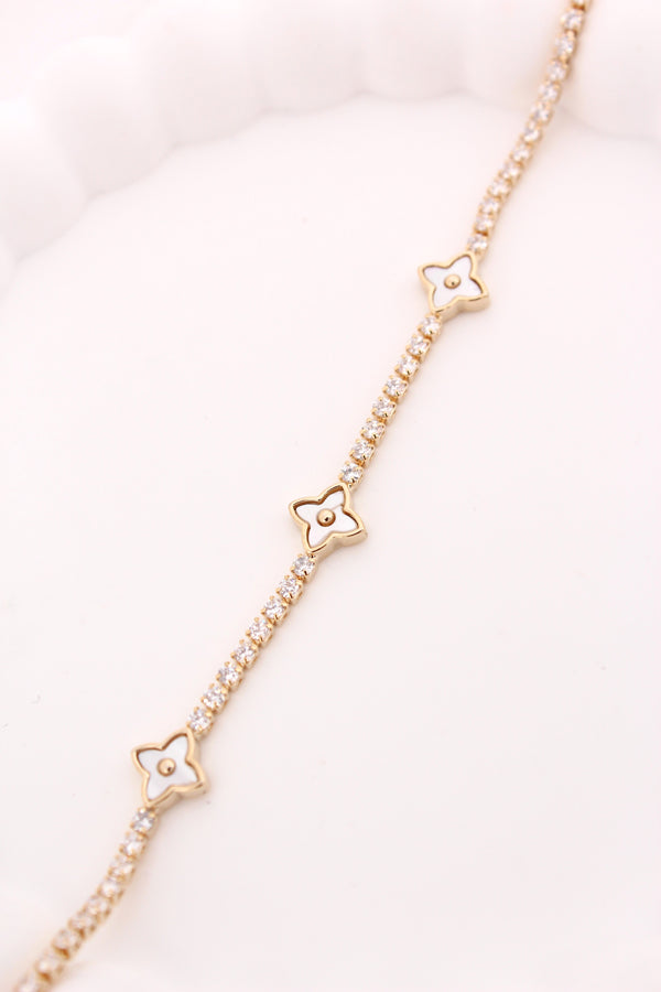 Narrow Gold Anti Tarnish Bracelet With Clovers Attached (BR013-G)
