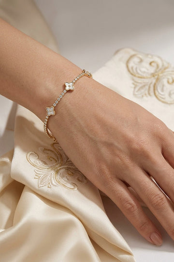 Narrow Gold Anti Tarnish Bracelet With Clovers Attached (BR013-G)