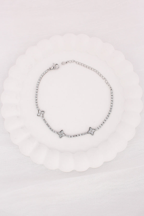 Narrow Silver Anti Tarnish Bracelet With Clovers Attached (BR013-S)