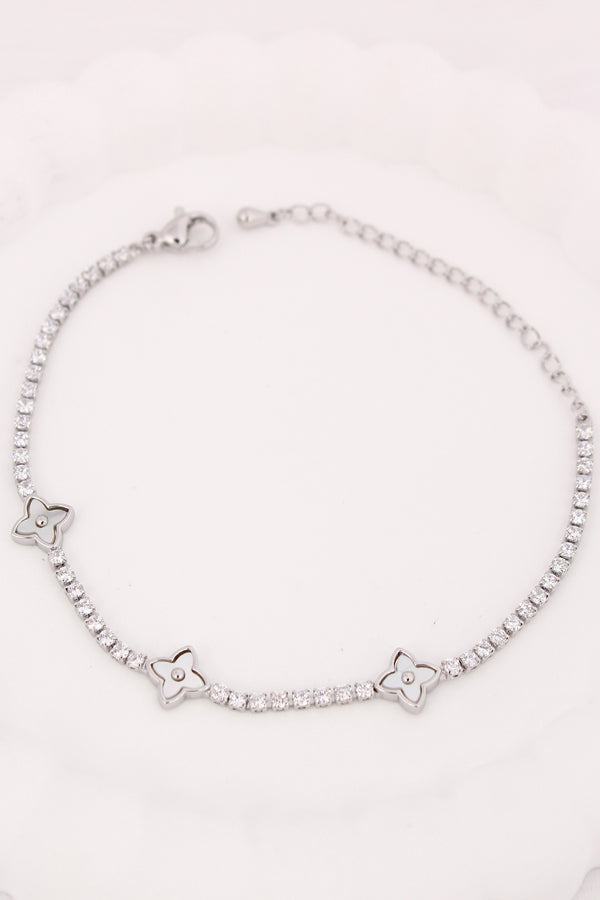 Narrow Silver Anti Tarnish Bracelet With Clovers Attached (BR013-S)