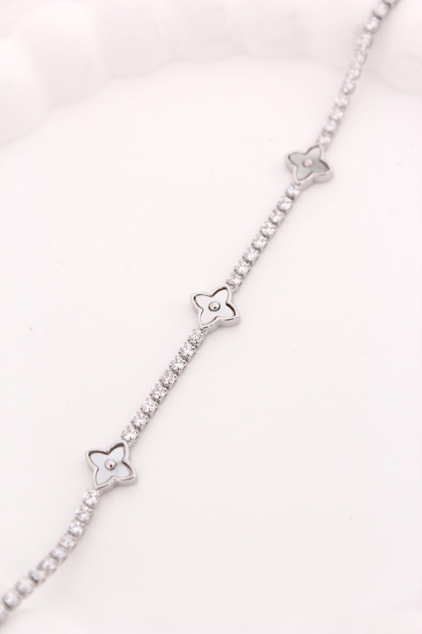 Narrow Silver Anti Tarnish Bracelet With Clovers Attached (BR013-S)
