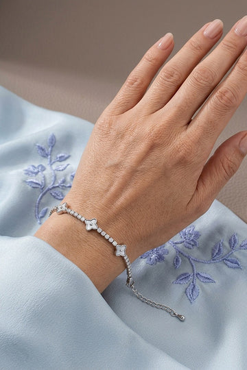 Narrow Silver Anti Tarnish Bracelet With Clovers Attached (BR013-S)