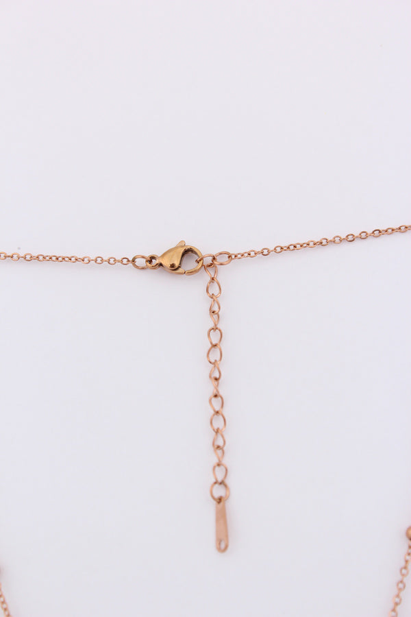 Necklace With Heart And Center Green Stone In Gold Polish (P-010)