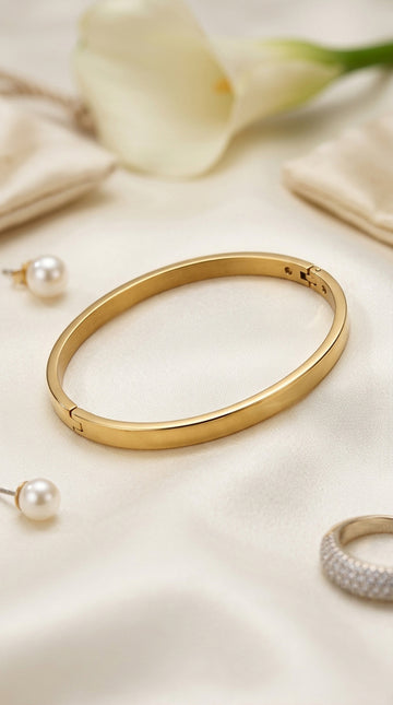 Simple And Elegant Stainless Steel Gold Bangle (BA019)