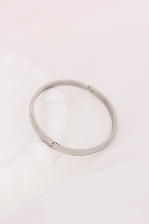 Simple And Elegant Stainless Steel Gold Bangle (BA020)