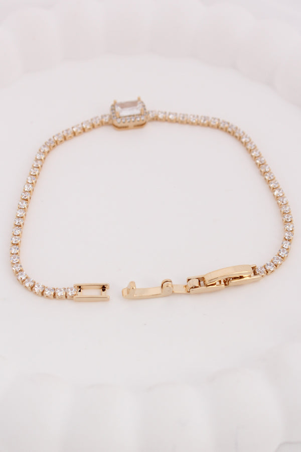 Simple Beauty Bracelet In Gold Polish With Center Stone Attached (BR019-G)