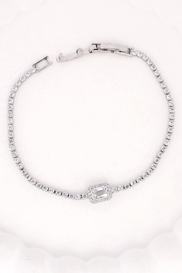 Simple Beauty Bracelet In Gold Polish With Center Stone Attached (BR019-G)