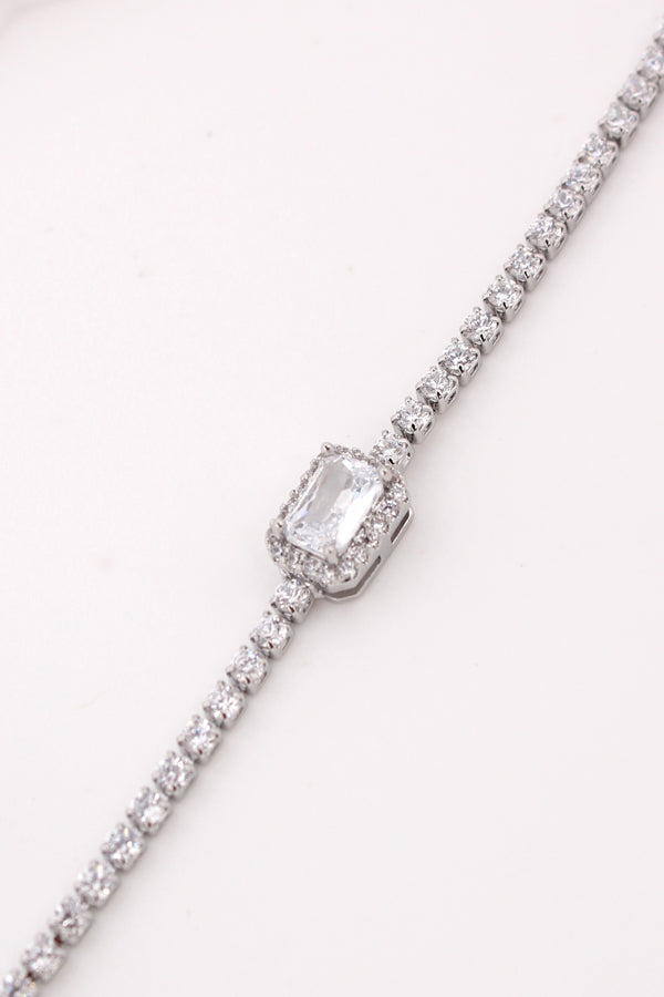 Simple Beauty Bracelet In Gold Polish With Center Stone Attached (BR019-G)
