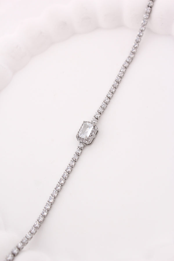 Simple Beauty Bracelet In Gold Polish With Center Stone Attached (BR019-G)