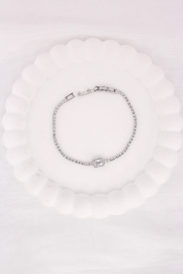 Simple Beauty Bracelet In Gold Polish With Center Stone Attached (BR019-G)