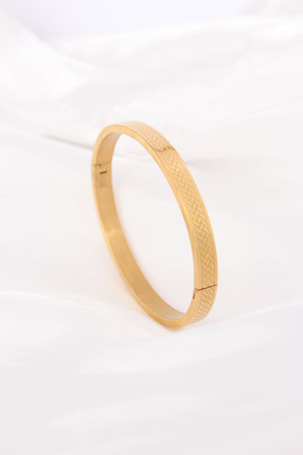 Simple Gold Bangle In Anti Tarnish With Braid Design (BA039)