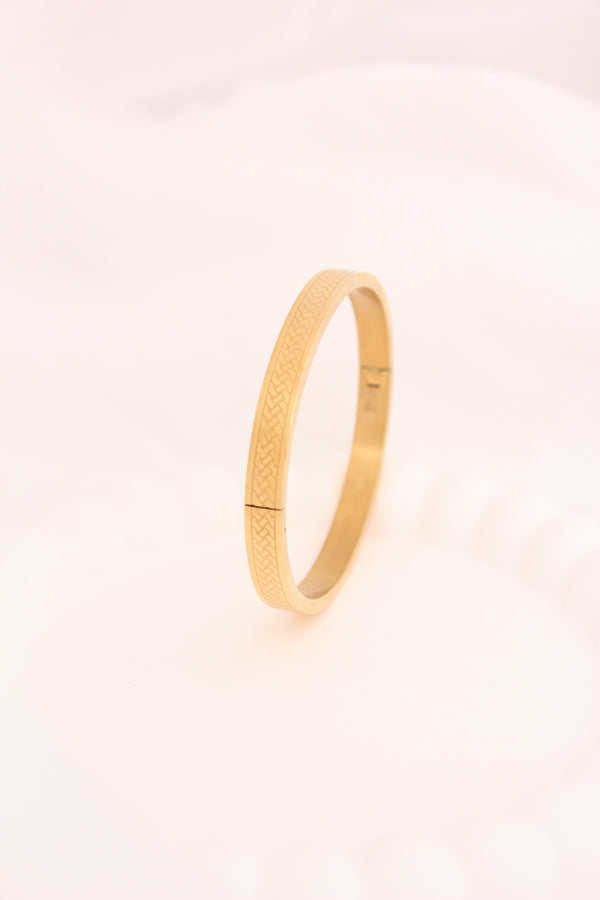 Simple Gold Bangle In Anti Tarnish With Braid Design (BA039)