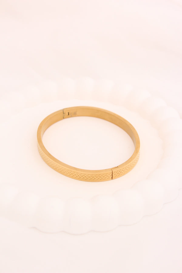 Simple Gold Bangle In Anti Tarnish With Braid Design (BA039)